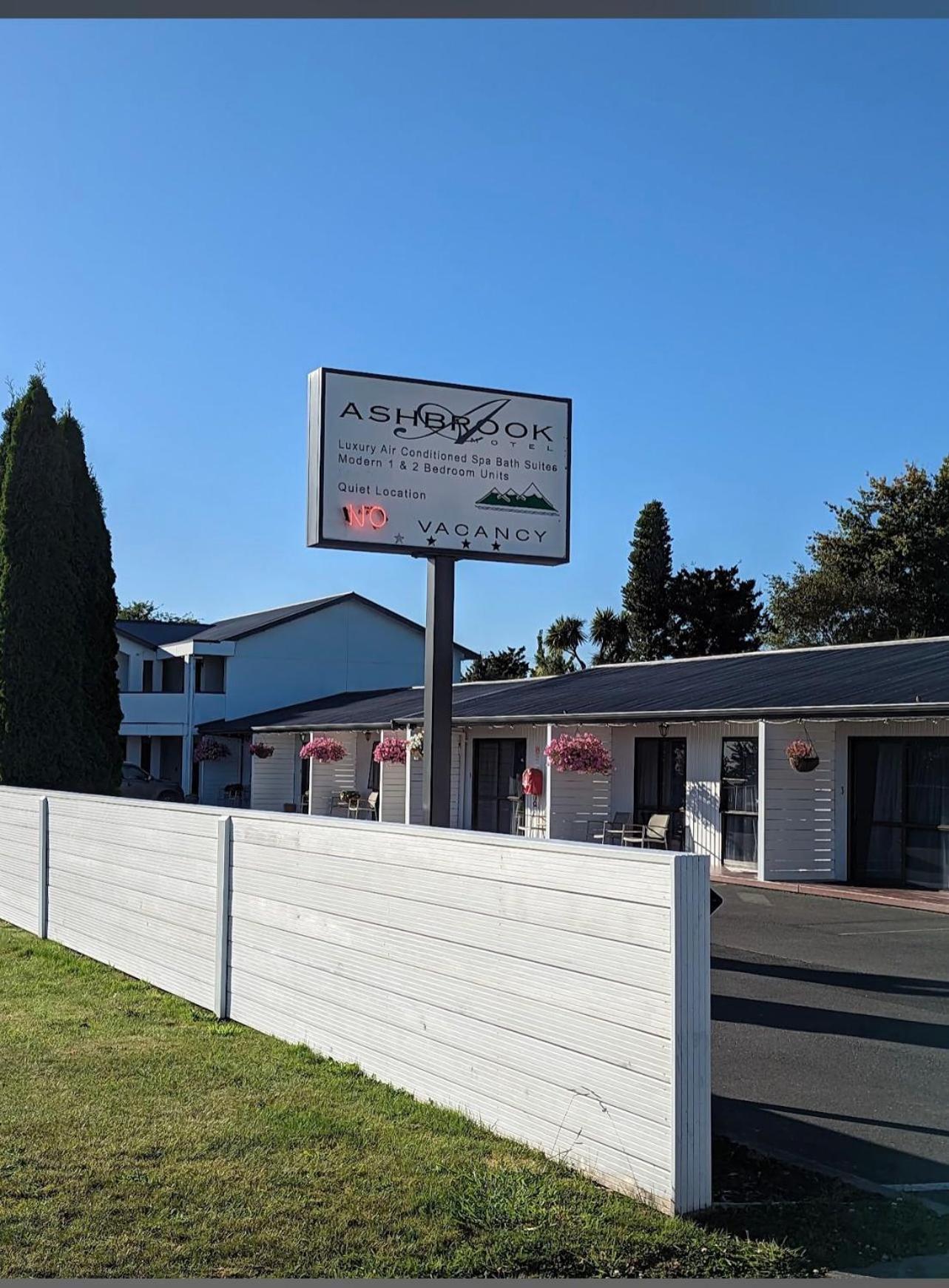 Ashbrook Motel Taupo Exterior photo